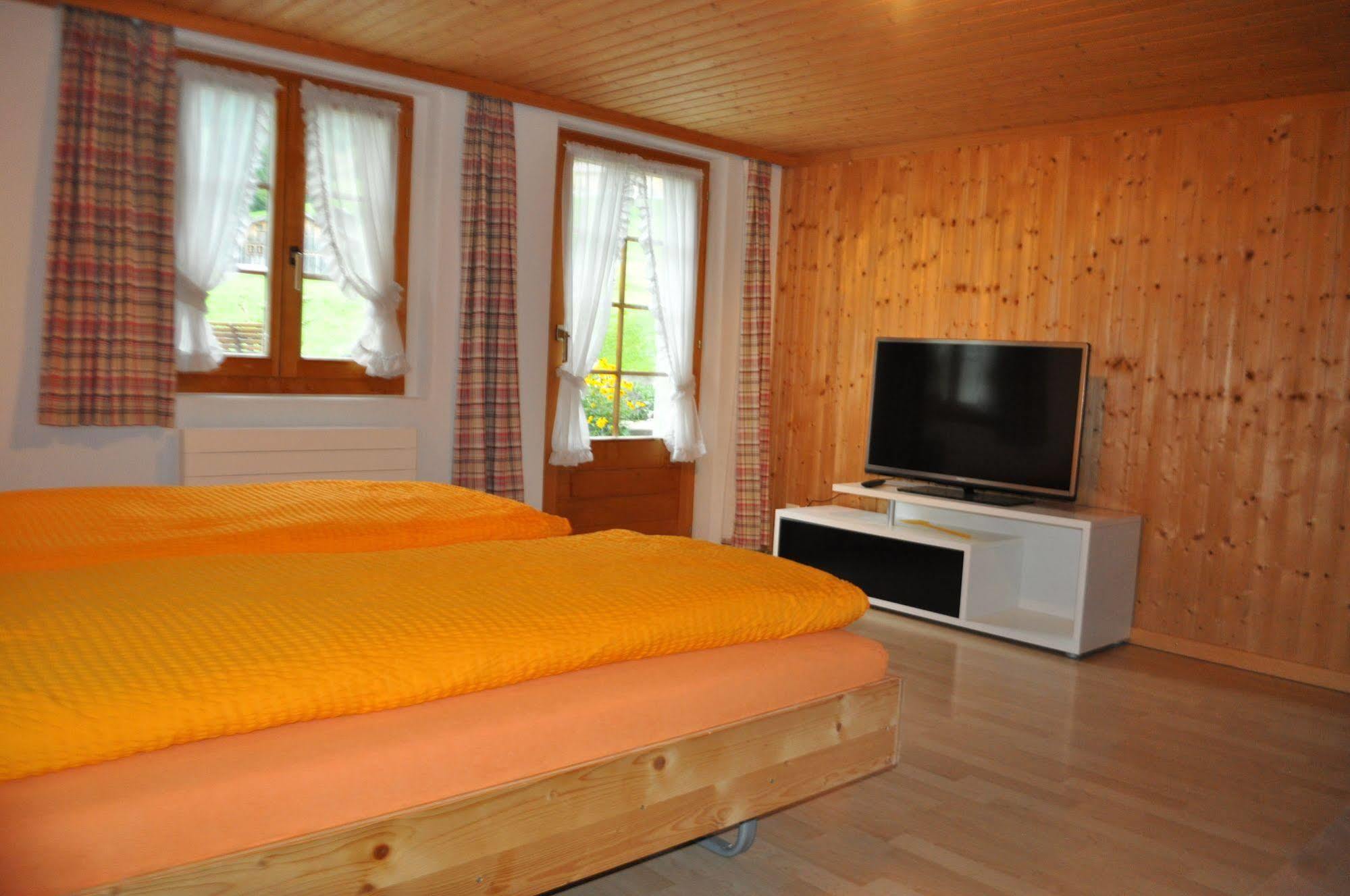 Alpenchalet Weidhaus Gstaad: Versatile Alpine Lodging Options Exterior photo